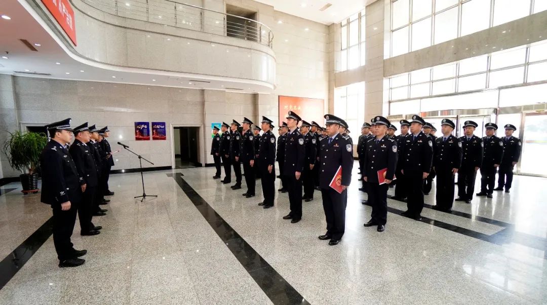 铁岭市公安局举行民警晋职晋级荣誉仪式